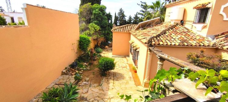 House | Resale in Río Real in Río Real, Costa del Sol - Photo 2