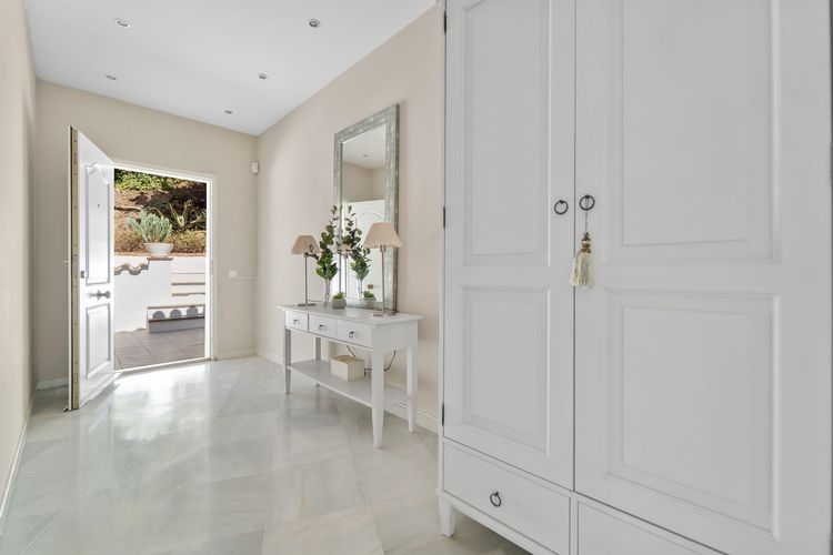 House | Resale in Sierrezuela in Sierrezuela, Costa del Sol - Photo 5