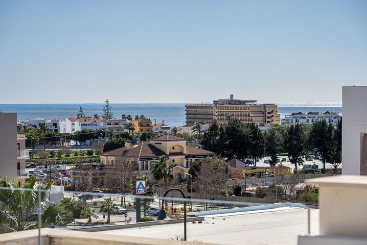 House | Resale in La Cala de Mijas in La Cala de Mijas, Costa del Sol - Photo 2