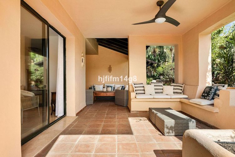 Apartment | Resale in Estepona in Estepona, Costa del Sol - Photo 3