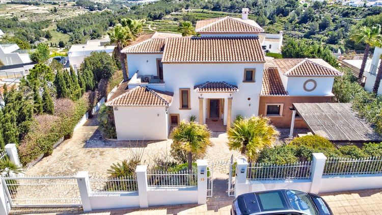 House | Resale in Moraira in Moraira, Costa Blanca - Photo 2