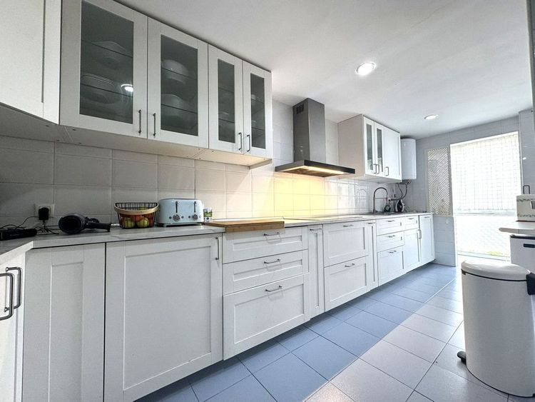 Apartment | Resale in Nueva Andalucía in Nueva Andalucía Others, Costa del Sol - Photo 4