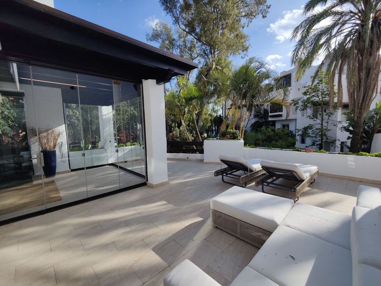 Penthouse | Resale in Puerto Banús in Puerto Banús, Nueva Andalucía, Costa del Sol - Photo 2