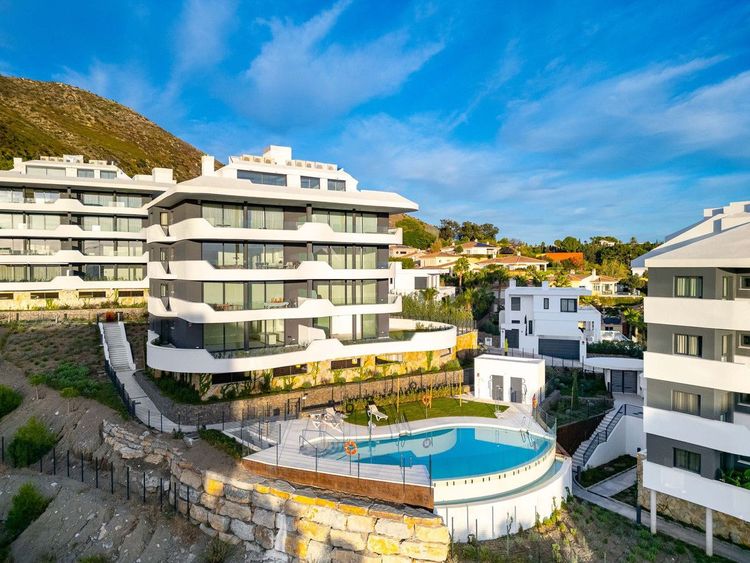 Apartment | Resale in Fuengirola in Fuengirola Others, Costa del Sol - Photo 2