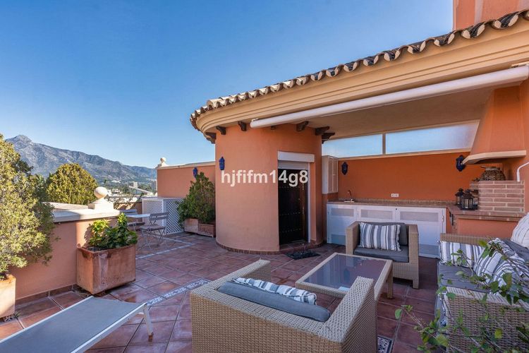 Penthouse | Resale in Nueva Andalucía - Development photo 1