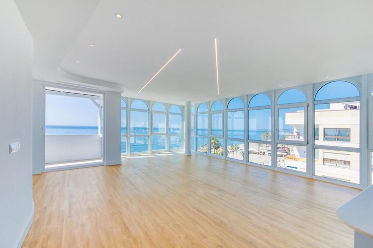 listing card gallery