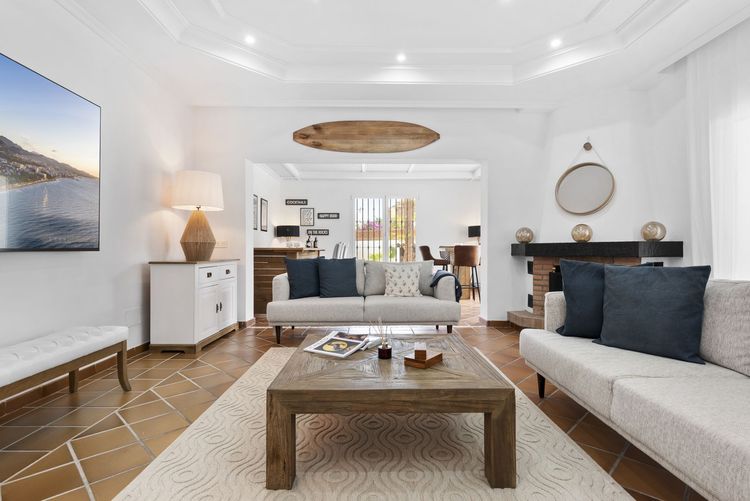 House | Resale in Las Chapas in Las Chapas, Costa del Sol - Photo 2