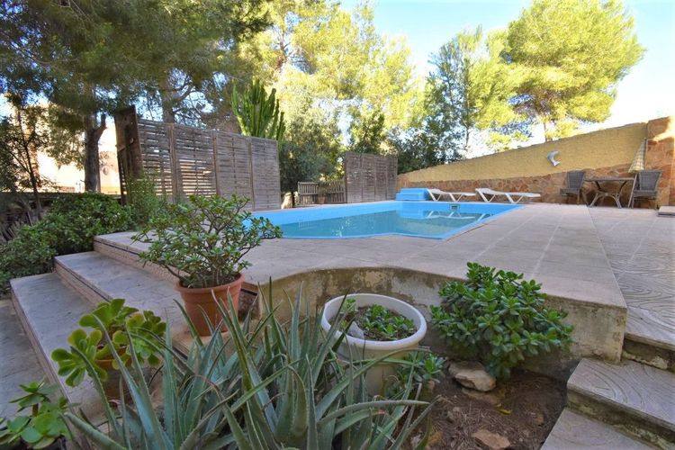 House | Resale in Villamartin in Villamartin, Costa Blanca - Photo 2