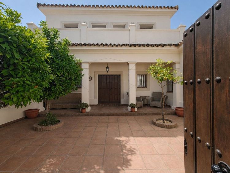 House | Resale in San Roque Club in San Roque Club, Costa del Sol - Photo 4