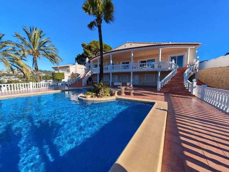 House | Resale in Moraira in Moraira, Costa Blanca - Photo 2