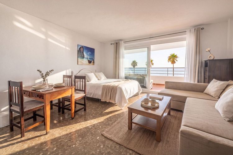 Apartment | Resale in Calahonda in Calahonda, Costa del Sol - Photo 2