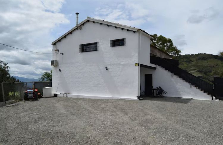 House | Resale in Pizarra in Pizarra, Costa del Sol - Photo 2