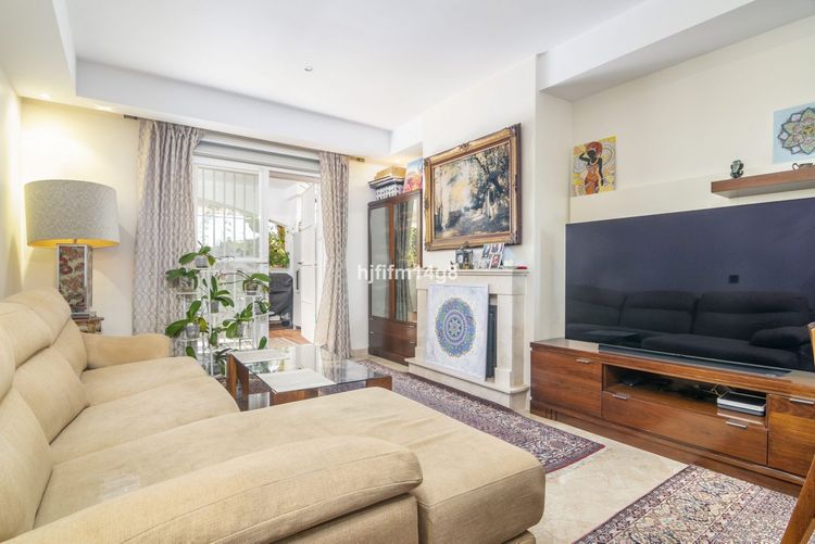 Apartment | Resale in Nueva Andalucía in Nueva Andalucía, Costa del Sol - Photo 2