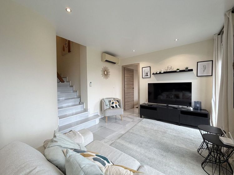 Apartment | Resale in La Duquesa in La Duquesa, Costa del Sol - Photo 5