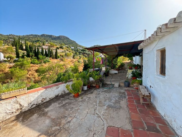 House | Resale in Comares in Comares, Costa del Sol - Photo 3