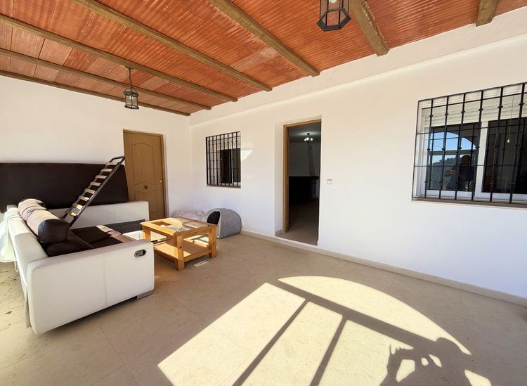 House | Resale in Estepona in Estepona, Costa del Sol - Photo 4