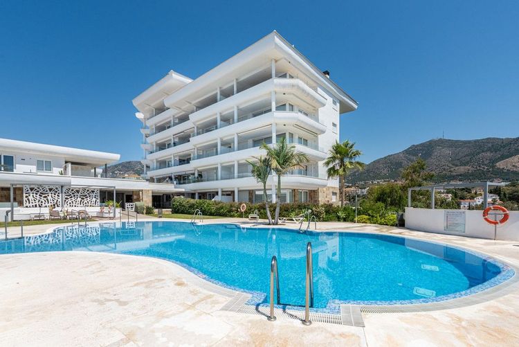 Apartment | Resale in Fuengirola in Fuengirola Others, Costa del Sol - Photo 2