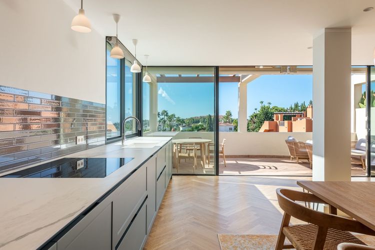 Apartment | Resale in Nueva Andalucía in Nueva Andalucía Others, Costa del Sol - Photo 5