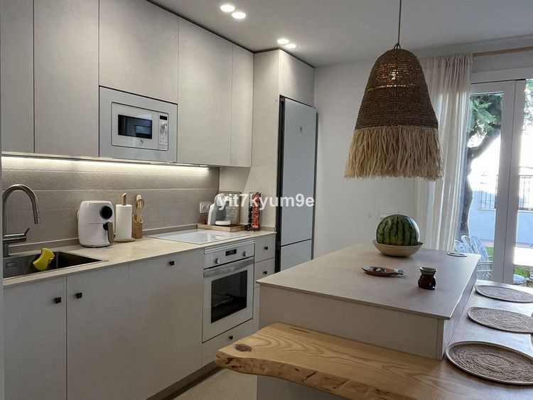 Apartment | Resale in Estepona in Estepona, Costa del Sol - Photo 5
