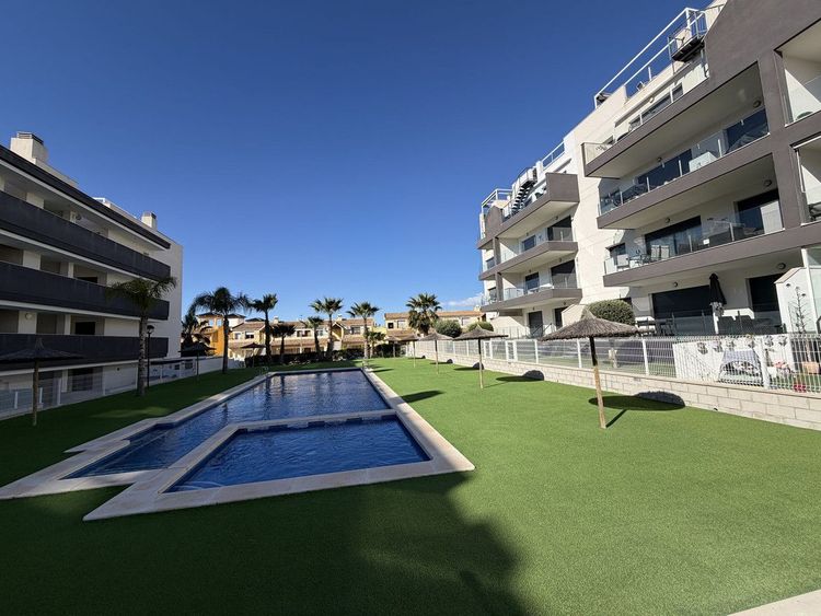 Penthouse | Resale in Villamartin in Villamartin, Costa Blanca - Photo 2