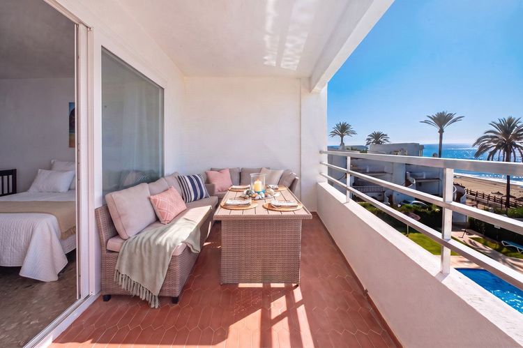 Apartment | Resale in Calahonda in Calahonda, Costa del Sol - Photo 3