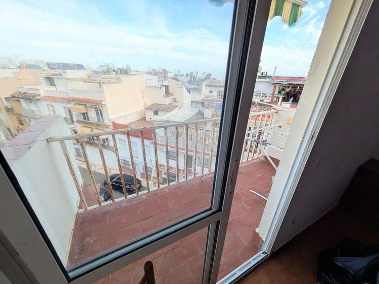 Apartment | Resale in La Carihuela in La Carihuela, Costa del Sol - Photo 5