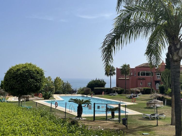 Apartment | Resale in Benalmadena in Benalmadena Others, Costa del Sol - Photo 2