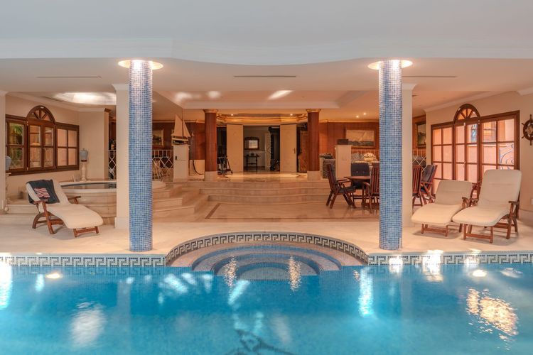 House | Resale in Nueva Andalucía in Nueva Andalucía Others, Costa del Sol - Photo 3