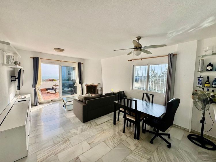 Apartment | Resale in Calahonda in Calahonda, Costa del Sol - Photo 2