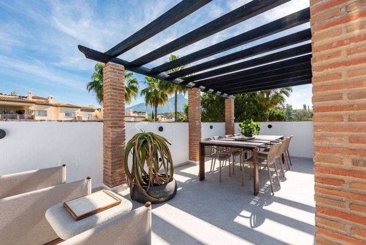 Penthouse | Resale in Nueva Andalucía in Nueva Andalucía Others, Costa del Sol - Photo 3