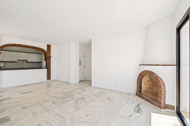 Apartment | Resale in Calahonda in Calahonda, Costa del Sol - Photo 5