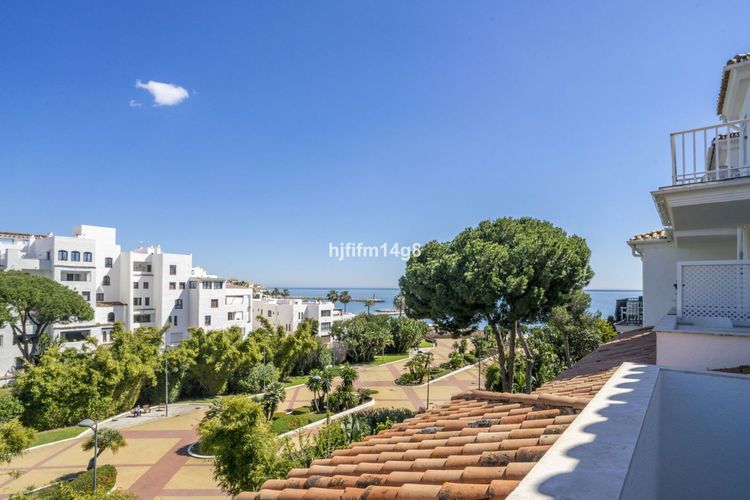 Apartment | Resale in Puerto Banús - Development photo 1