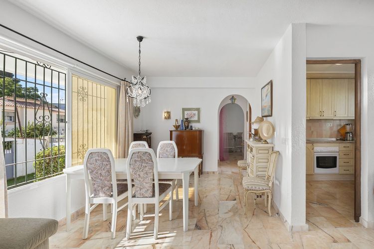 House | Resale in Nueva Andalucía in Nueva Andalucía Others, Costa del Sol - Photo 4