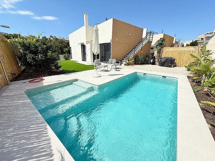 House | Resale in La Zenia in La Zenia, Costa Blanca - Main property photo