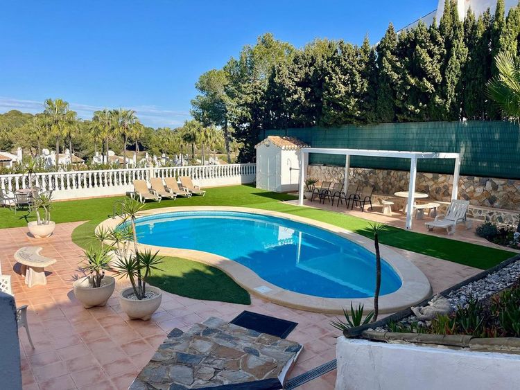 House | Resale in Villamartin in Villamartin, Costa Blanca - Photo 2