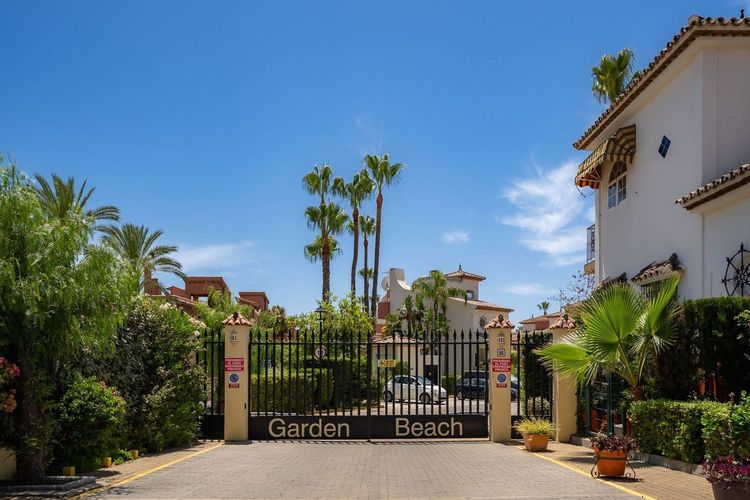 House | Resale in New Golden Mile in New Golden Mile, Costa del Sol - Photo 2