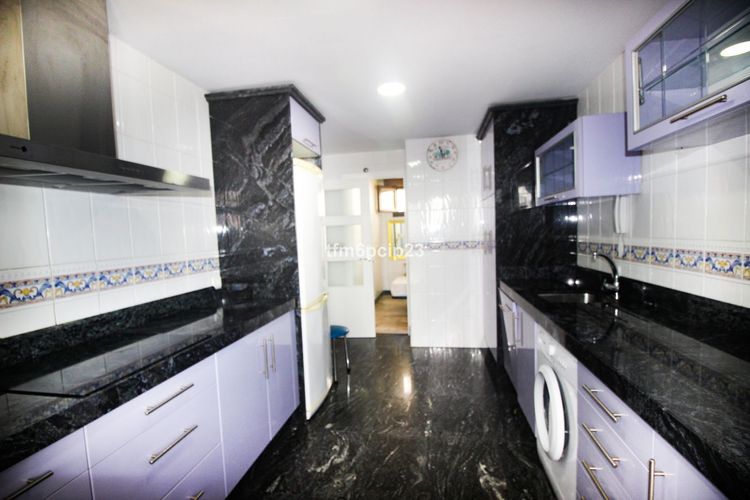 House | Resale in La Duquesa in La Duquesa, Costa del Sol - Photo 4