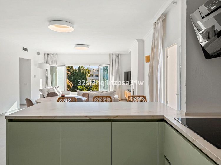 Penthouse | Resale in Nueva Andalucía in Nueva Andalucía Others, Costa del Sol - Photo 4