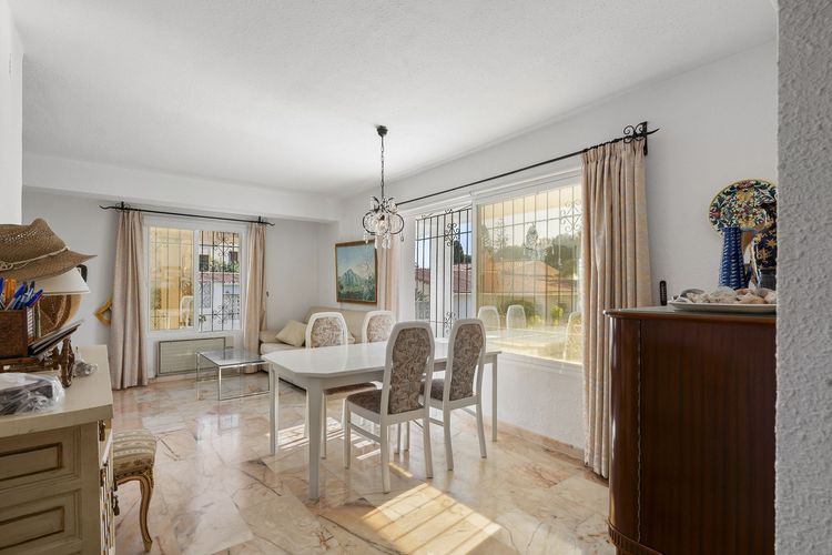 House | Resale in Nueva Andalucía in Nueva Andalucía Others, Costa del Sol - Photo 5