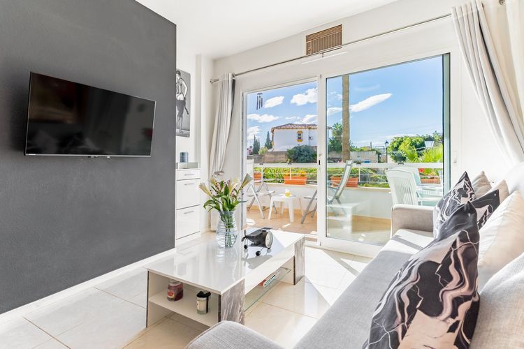 Apartment | Resale in Torreblanca in Torreblanca, Costa del Sol - Photo 2