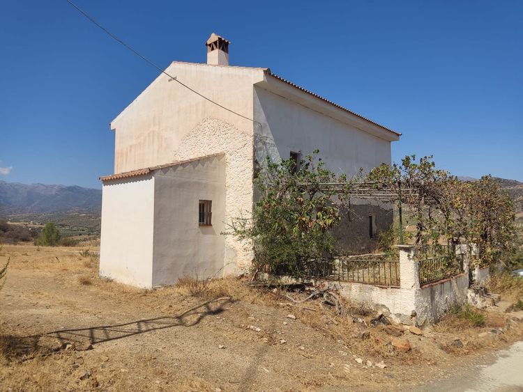 House | Resale in Guaro in Guaro, Costa del Sol - Photo 3