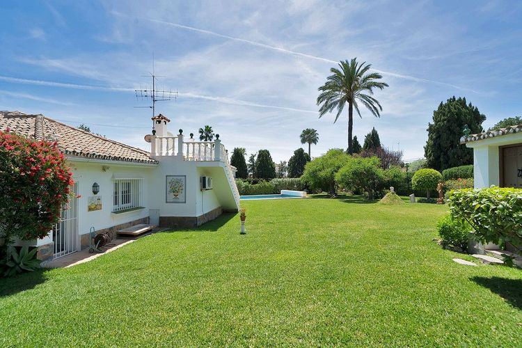 House | Resale in El Paraiso in El Paraiso, Costa del Sol - Photo 2