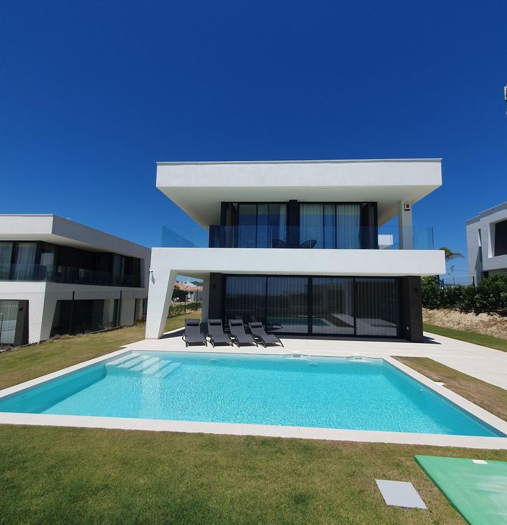 House | Resale in La Duquesa in La Duquesa, Costa del Sol - Photo 3