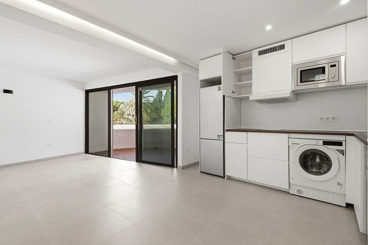 Apartment | Resale in Marbella in Marbella Others, Costa del Sol - Photo 4