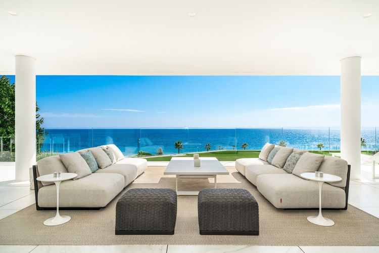 listing card gallery