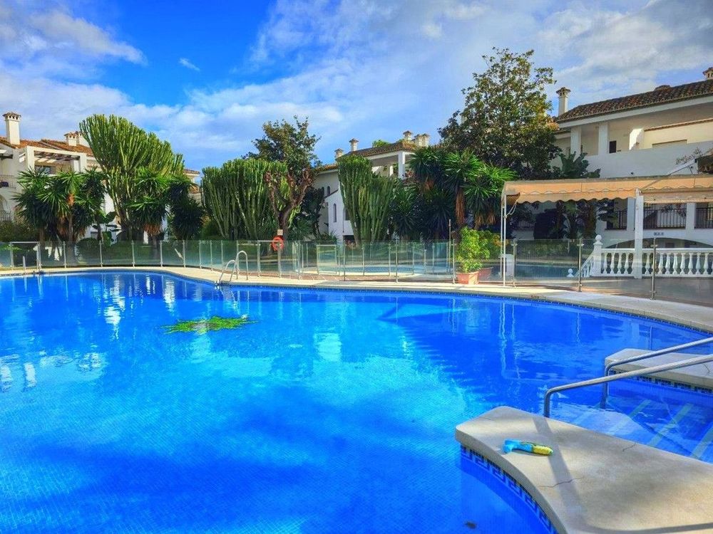 Apartment | Resale in Estepona in Estepona, Costa del Sol - Main property photo