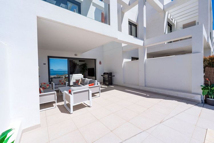 House | Resale in Manilva in Manilva Others, Costa del Sol - Photo 2