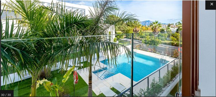 House | Resale in Estepona in Estepona, Costa del Sol - Photo 4