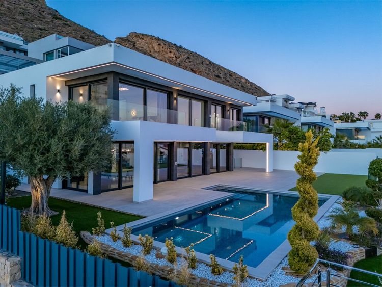 House | Resale in Finestrat in Finestrat, Costa Blanca - Photo 5