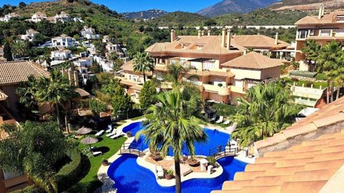 Apartment | Resale in Aloha — Aloha, Costa del Sol